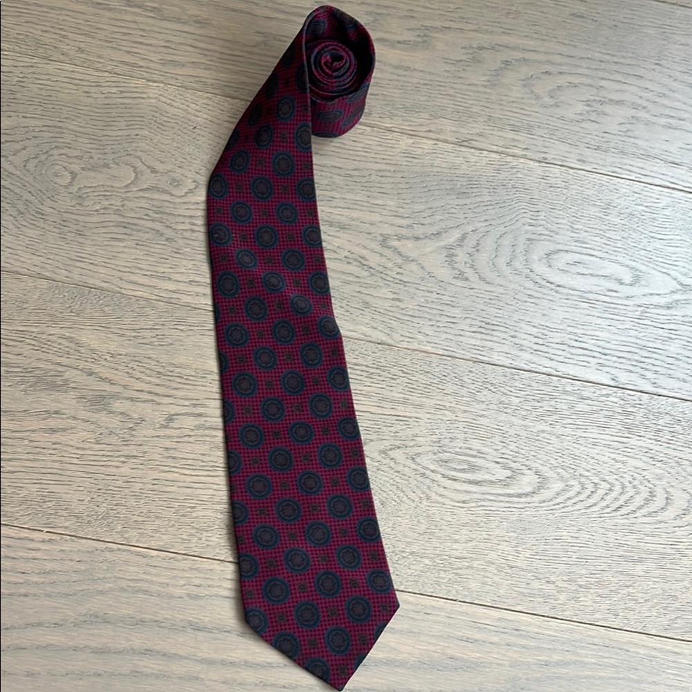 Cromwell & Strokes Elegant Burgundy Patterned Tie